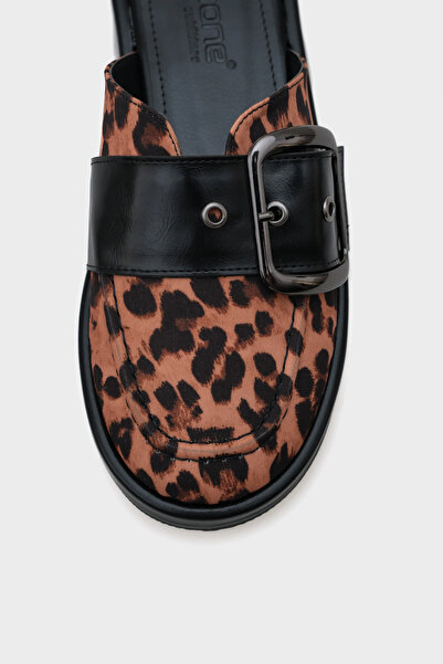 Capone Outfitters Γυναικείες παντόφλες με κλειστή πόρπη Melany