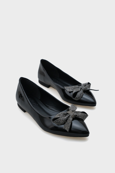 Capone Outfitters Dámské baleríny se špičatou špičkou, mašlí a kamenem