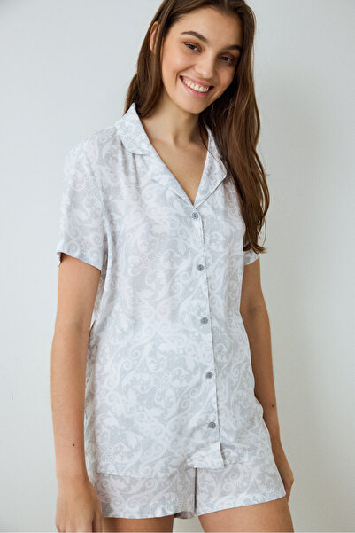 Penti Açık Gri Roses Gömlek Yakalı Kısa Kollu Şortlu Pijama Takımı