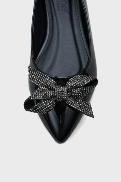 Capone Outfitters Dámské baleríny se špičatou špičkou, mašlí a kamenem