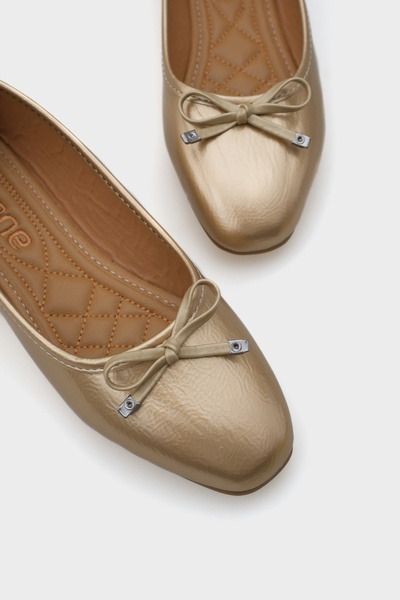 Capone Outfitters Zlaté dámské baleríny Hana Trend s vrásčitým vzorem