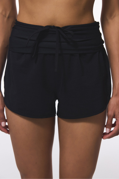 Penti Schwarze, gefaltete Badeshorts