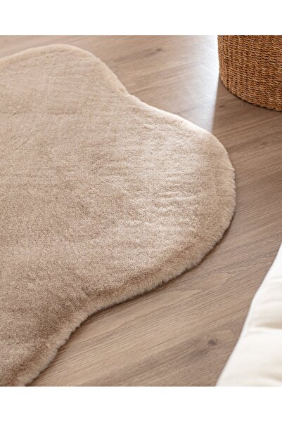 Madame Coco Armend Post