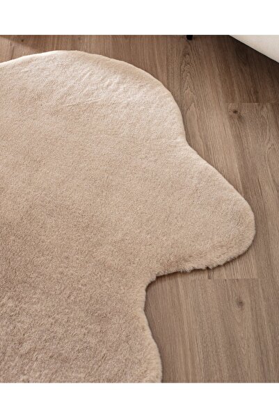 Madame Coco Armend Post