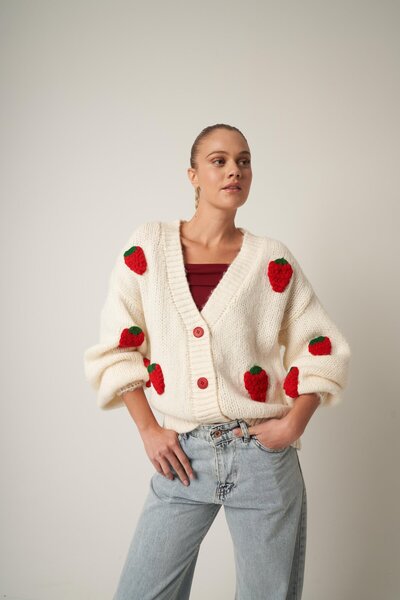 HARMONY GLOBAL Cream Colored Pink Strawberry Patterned Soft V-Neck Knitwear Women's Cardigan - 7072