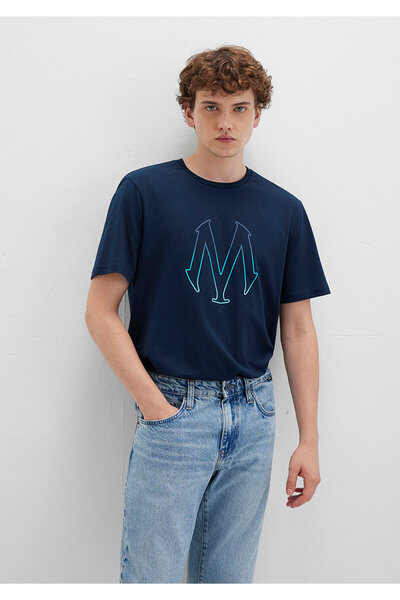 Mavi Μπλουζάκι με τυπωμένο λογότυπο Navy Blue κανονική εφαρμογή / κανονική κοπή 0610635-70490