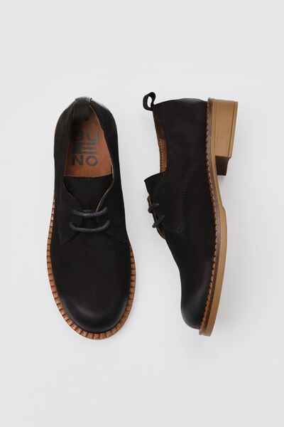 Bueno Shoes حذاء نسائي أسود بكعب منخفض من جلد النوبوك 01wv6003