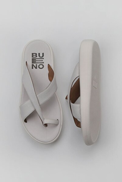 Bueno Shoes صندل نسائي من الجلد الأبيض المكسور 01wy2308