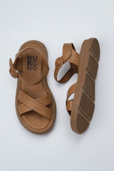 Bueno Shoes صندل نسائي من الجلد باللون البني الداكن 01wy9409