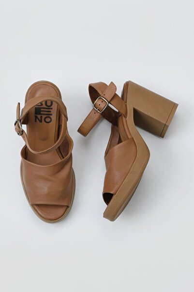Bueno Shoes Γυναικεία δερμάτινα πέδιλα με τακούνι - Καφέ 01wy12303
