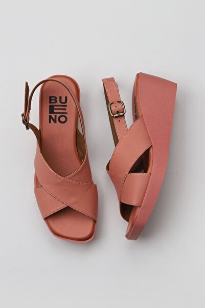 Bueno Shoes صندل نسائي بكعب عريض من الجلد الوردي 01wy2411