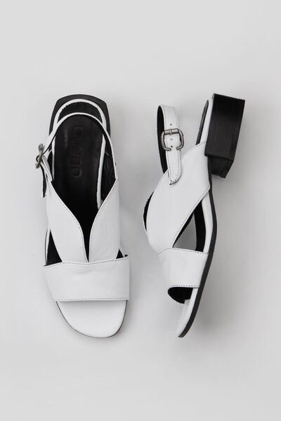 Bueno Shoes صندل نسائي بكعب من الجلد الأبيض 01wu2905
