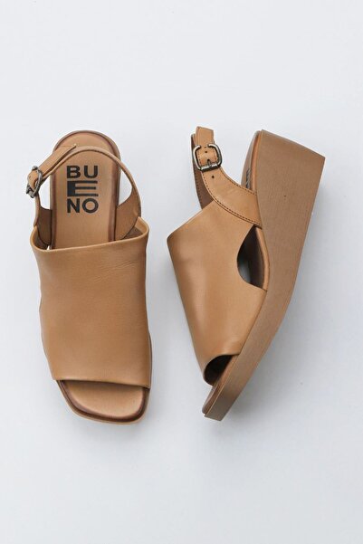 Bueno Shoes Γυναικεία δερμάτινα πέδιλα με σφήνα τακούνια - Tan Brown 01wy2407