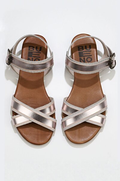 Bueno Shoes Γυναικεία φλατ σανδάλια Pink Shiny Leather 01wu7421