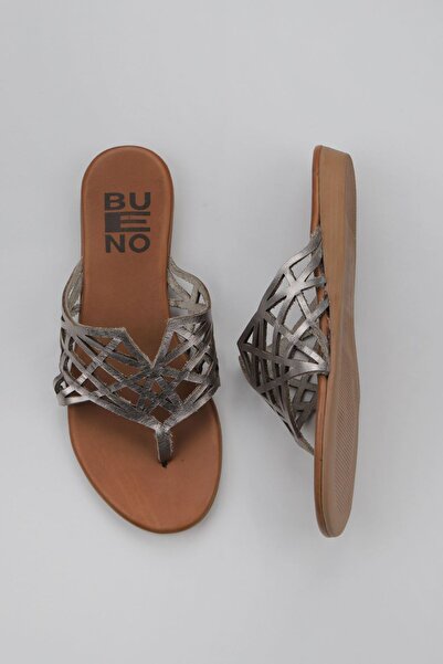 Bueno Shoes Silver Shiny Leather Women's Flip Flops 01Wu7460
