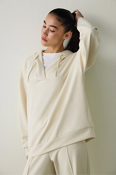Penti Béžová mikina s kapucí a výstřihem do V, nadměrná velikost, hedvábně jemná na dotek