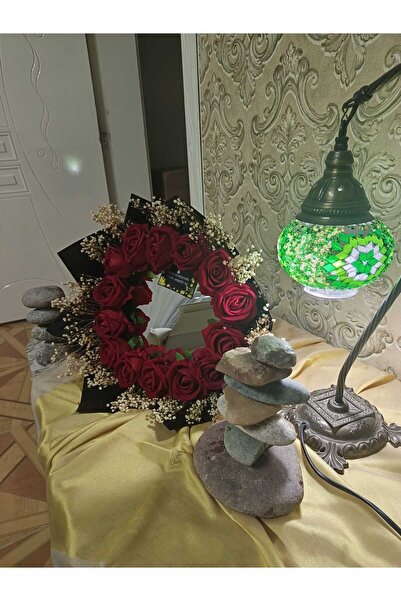 strong girls florist Aynalı Buket