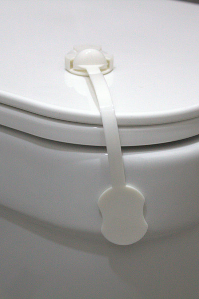 Miningaa Easy Installation Flexible Adjustable Toilet Seat Lock with Non-Marking Tape