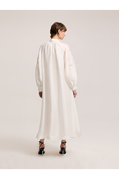 BAQA فستان أبيض بأكمام دانتيل