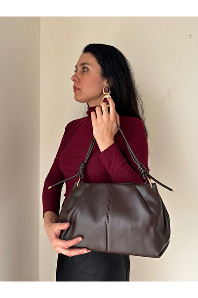 Laletto حقيبة كتف نسائية من الجلد الصناعي موديل نيلوفر فستان بتجاعيد مجمّعة