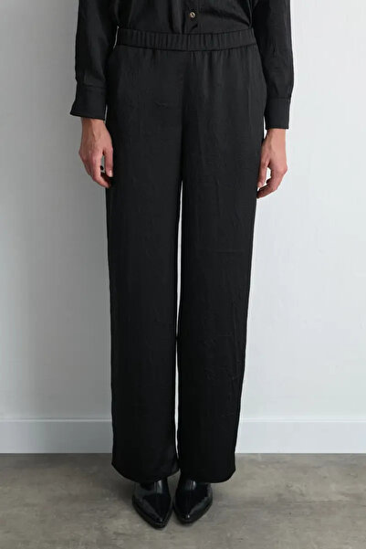 Gusto Crinkle Wide Leg Satin Trousers - Black