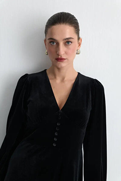 Gusto V Yakalı Uzun Kadife Elbise - Siyah