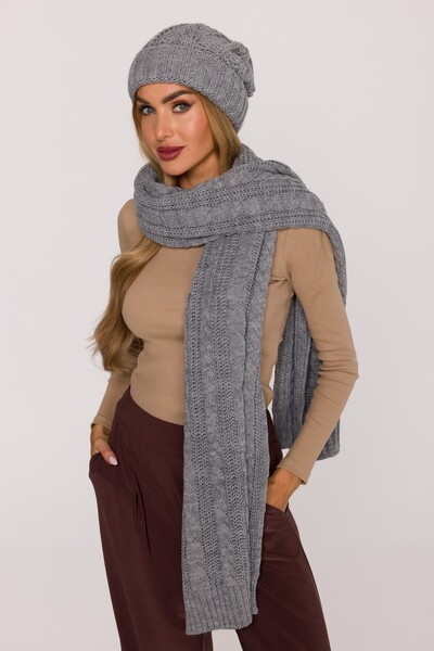 Made of Emotion M898 Long scarf with a thick braided weave