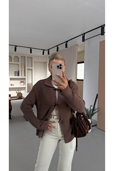 Sezgi Tekin كارديجان بني من سلسلة Premium Seri Kordon İlikli Selanik