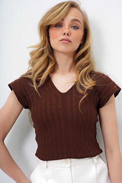 Trend Alaçatı Stili Dámská hnědá přední zadní výstřih do V prolamovaná letní pletená halenka ALC-X14147