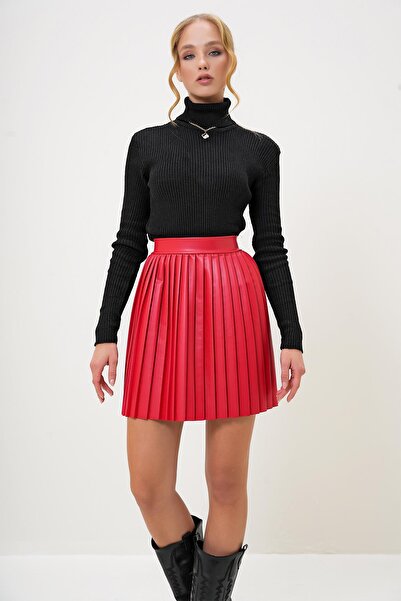 Trend Alaçatı Stili Red Faux Leather Mini Pleated Skirt - Alc-X12769