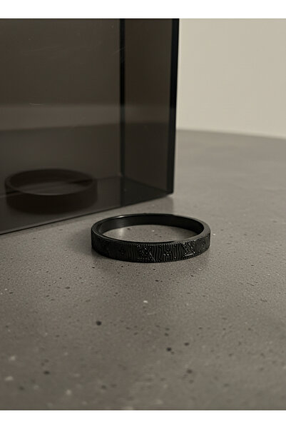 Lucas İstanbul سوار أسود