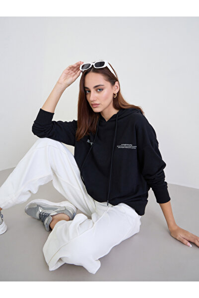 Styli هودي بشعار طويل الحجم قصة فضفاضة الأسود