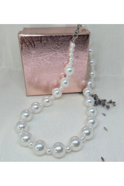 Amma Design Handmade necklace "Elegant Balance" with large and small white pearls