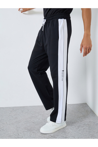 Styli Men Black Slogan Print Oversized Joggers