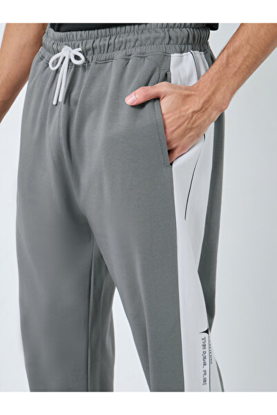 Styli Side Panel Printed Oversize Fleece Joggers