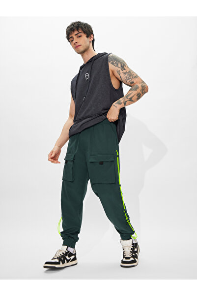 The Souled Store By Styli Men Dark Green Relaxed Fit Cargo Joggers