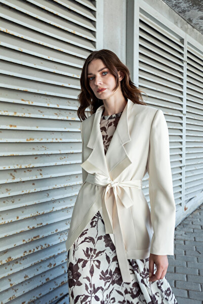 Berr-ın Saten Detaylı Ceket Krem