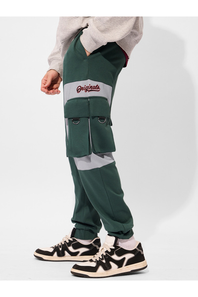 The Souled Store By Styli Men Green Color Block Oversized Cargo Joggers