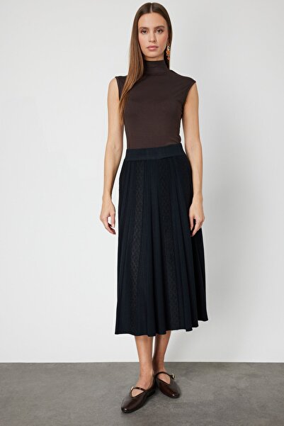 ON Velvet Detailed Pleated Maxi Length Knit Skirt