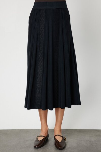 ON Velvet Detailed Pleated Maxi Length Knit Skirt