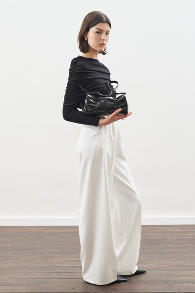 Manuka ΜΠΛΟΥΖΑ ΜΕ ΛΕΠΤΟΜΕΡΗ ΣΧΕΔΙΑΣΜΟΥ ΜΑΥΡΗ