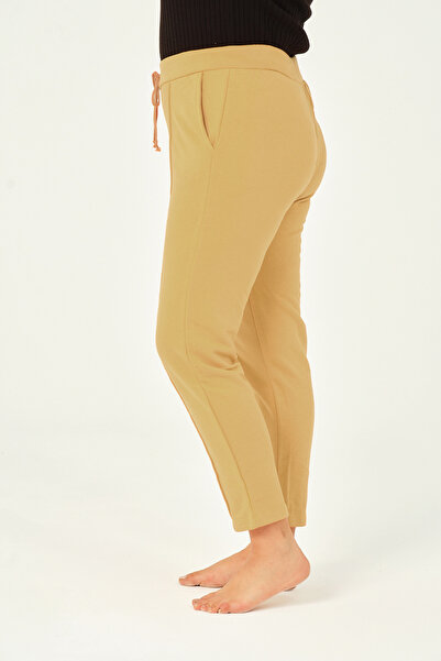 İntensive Γυναικείο βαμβακερό παντελόνι μεγάλου μεγέθους με τρεις κλωστές με πλισέ τσέπες σε χρώμα μουστάρδα