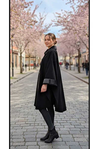 güncüoğlu Black Knitwear with Fur Collar Poncho
