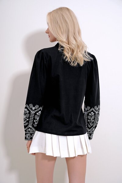 Trend Alaçatı Stili Černá lněná halenka – límec, detail střapce, Flamed ALC-X11925