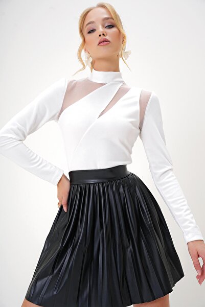 Trend Alaçatı Stili Bluză albă guler ridicat pentru femei, cu detaliu din plasă, din material subțire crep ALC-X13104