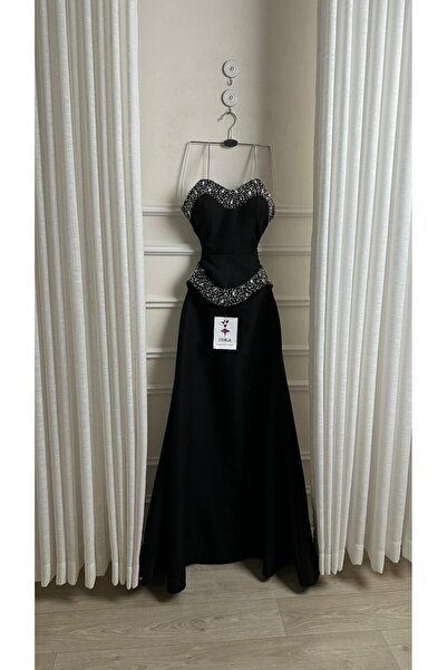 Onila فستان اسود بتريز حزام والعنق يتميز بالاناقة