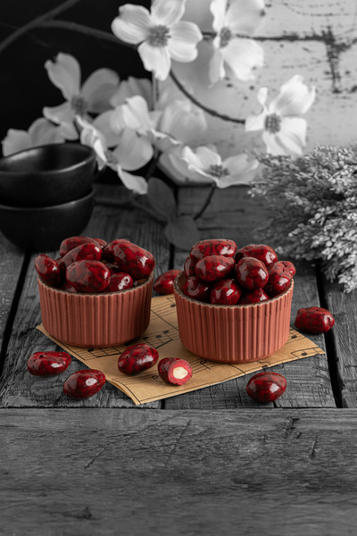 istinye turkish sweets شوكولاتة اللوز والرمان