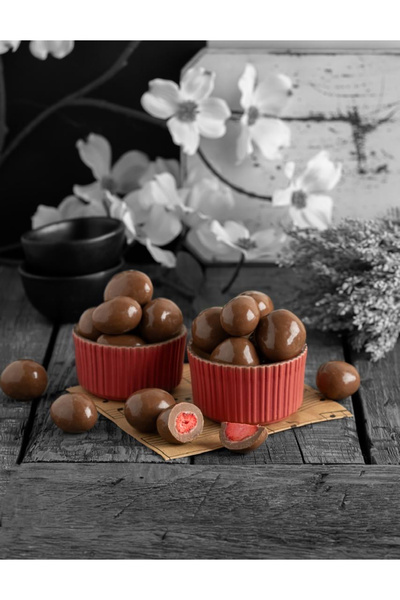 istinye turkish sweets حلوى الفراولة والشوكولاتة