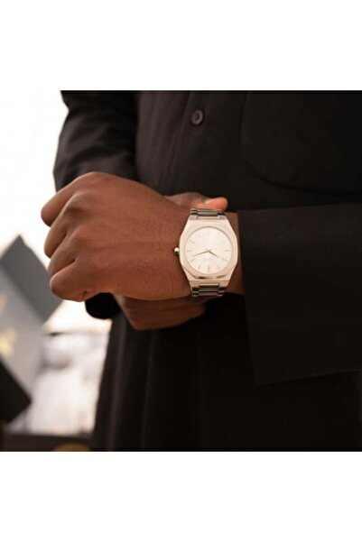 LIGANT Men's stainless steel watch in luxurious silver color