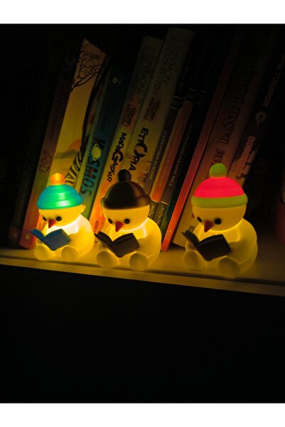 Rekatech LED Pilli Gece Lambası – Kitap Okuyan Kardan Adam Figürlü Çocuk Odası Masa Lambası ( Sürpriz renk )